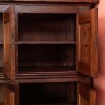 Starožitná drásaná kredenc z 19. století. Dub Starožitná drásaná kredenc z 19. století. Dub