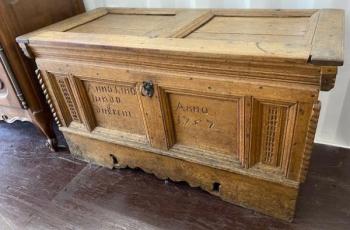 Barokní truhla 1752  Barokní truhla 1752