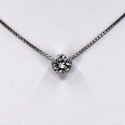 Bílozlatý přívěsek s brilianty, Au 750/1000/ 3,85 g Bílozlatý přívěsek s brilianty, Au 750/1000/ 3,85 g