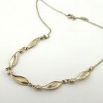 Stříbrný náhrdelník s lístky a kamínky Stříbrný náhrdelník s lístky a kamínky