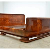 Starožitná postel z námi restaurovaného ložnicového kompletu. Starožitná postel z námi restaurovaného ložnicového kompletu.