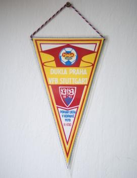 Pamětní vlaječka k utkání Dukla Praha - Stuttgart Pamětní vlaječka k utkání Dukla Praha - Stuttgart