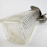 Secesní karafa s cínovou montáží Secesní karafa s cínovou montáží