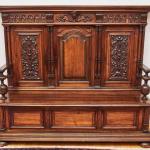 Neorenesanční vyřezávaná lavice s úložným prostore Neorenesanční vyřezávaná lavice s úložným prostore