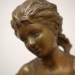 Bronzová socha mladé dívky, Ernest Rancoulet Bronzová socha mladé dívky, Ernest Rancoulet