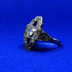 Bílozlatý art deco prsten s briliantem Bílozlatý art deco prsten s briliantem