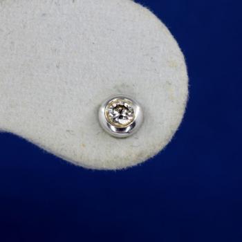 Bílozlaté náušnice s brilianty Bílozlaté náušnice s brilianty