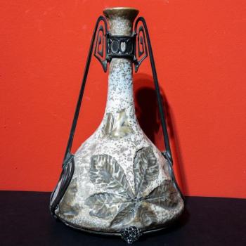 Amphora, Secesní dekoratvní váza v montáži Amphora, Secesní dekoratvní váza v montáži