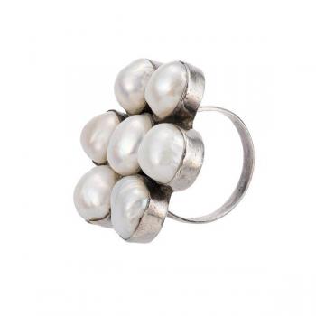 Stříbrný prsten s přírodními perlami Stříbrný prsten s přírodními perlami