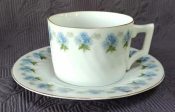 Šálek s podšálkem, porcelánka Loket  Šálek s podšálkem, porcelánka Loket