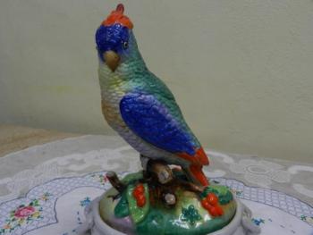 Porcelánová dóza Papoušek Porcelánová dóza Papoušek