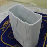 Bílá porcelánová váza Bílá porcelánová váza