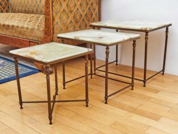 Francouzské hnízdové stolky / odkládací s onyxem Francouzské hnízdové stolky / odkládací s onyxem