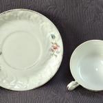 Šálek s podšálkem, plasticky zdobený Šálek s podšálkem, plasticky zdobený