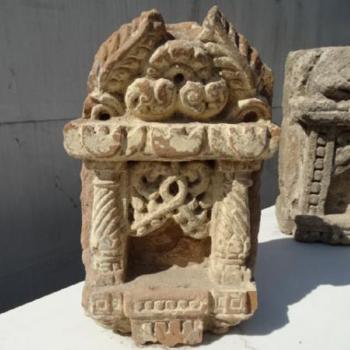 Domácí kamenný oltář  Domácí kamenný oltář