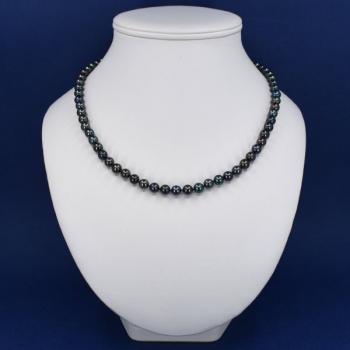 Perlový náhrdelník se stříbrným uzávěrem Perlový náhrdelník se stříbrným uzávěrem