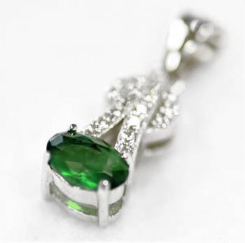 Stříbrný přívěšek s diopsidem Stříbrný přívěšek s diopsidem