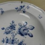 Ručně malovaný porcelánový talíř - Vídeň, 18.stol. Ručně malovaný porcelánový talíř - Vídeň, 18.stol.