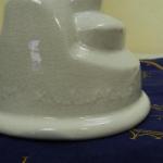 Bílá glazovaná soška Bílá glazovaná soška