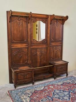 Starožitná neogotická věšáková stěna s lavicí Starožitná neogotická věšáková stěna s lavicí