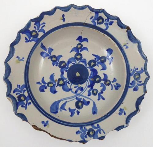 Fajánsový talíř se zubatým okrajem - Vyškov Fajánsový talíř se zubatým okrajem - Vyškov