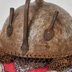 Perská bojová helma s gravírováním Perská bojová helma s gravírováním