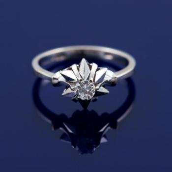 Bílozlatý prsten s briliantem Bílozlatý prsten s briliantem