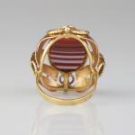 Zlatý prsten s achátem Zlatý prsten s achátem