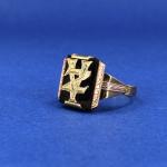 Zlatý pánský prsten s monogramem VZ Zlatý pánský prsten s monogramem VZ