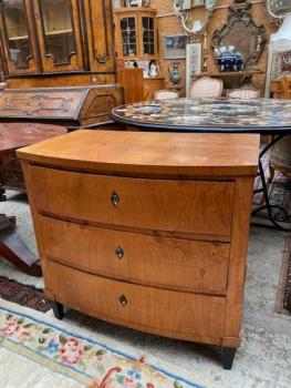 Komoda Biedermeier  Komoda Biedermeier