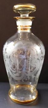 Karafa s broušeným motivem a zlatými linkami Karafa s broušeným motivem a zlatými linkami