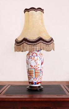 Porcelánová lampička Limoges s krásným stínidlem Porcelánová lampička Limoges s krásným stínidlem