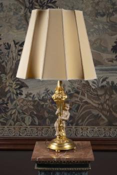 107. Dekorativní lampa s figurou anděla 107. Dekorativní lampa s figurou anděla