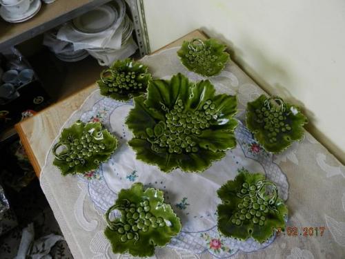 Nástolec + 6 misek s dekorem vinné révy Nástolec + 6 misek s dekorem vinné révy