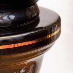 Porcelánový květináč na podstavci s dekorem pávů Porcelánový květináč na podstavci s dekorem pávů