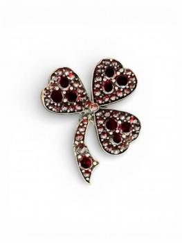 Granátová brož Granátová brož