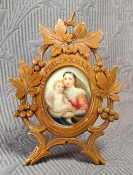 Sakrální malba na porcelánu v řezaném rámu Sakrální malba na porcelánu v řezaném rámu