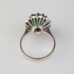 Zlatý prsten s diamanty a smaragdem  Zlatý prsten s diamanty a smaragdem