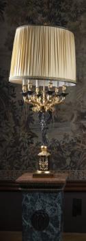 5. Dekorativní lampa v empírovém stylu 5. Dekorativní lampa v empírovém stylu