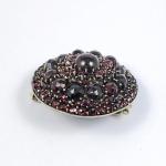 Granátová brož Granátová brož