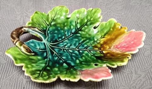 Miska v podobě listu  Miska v podobě listu