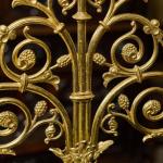 Párové neogotické mosazné svícny z 19. století Párové neogotické mosazné svícny z 19. století