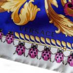 ŠÁTEK VERSACE S MOTÝLY A BERUŠKAMI ŠÁTEK VERSACE S MOTÝLY A BERUŠKAMI
