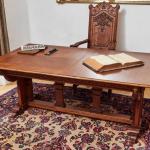 Neogotický vyřezávaný stůl. Dub. Rozkládací 386 cm Neogotický vyřezávaný stůl. Dub. Rozkládací 386 cm