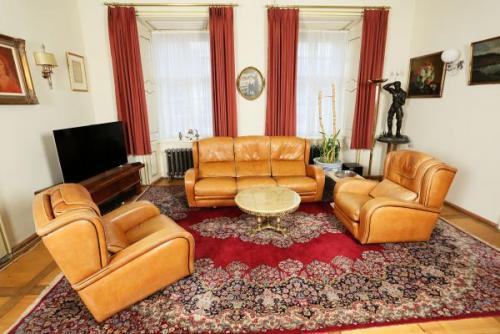 Kruhový konferenční stolek s onyxem Kruhový konferenční stolek s onyxem