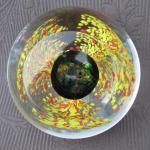 Těžítko se žlutočervenými květy Těžítko se žlutočervenými květy