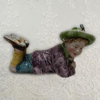 Secesní soška, chlapec, majolika - B. Bloch, Dubí Secesní soška, chlapec, majolika - B. Bloch, Dubí