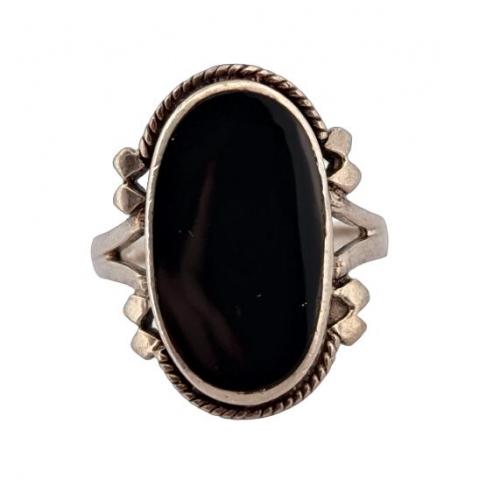 STŘÍBRNÝ ART DECO PRSTEN S OVÁLNÝM ONYXEM STŘÍBRNÝ ART DECO PRSTEN S OVÁLNÝM ONYXEM