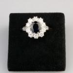 Zlatý prsten se safírem a diamanty Zlatý prsten se safírem a diamanty
