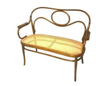 Původní lavička z doby kolem roku 1905 Původní lavička z doby kolem roku 1905